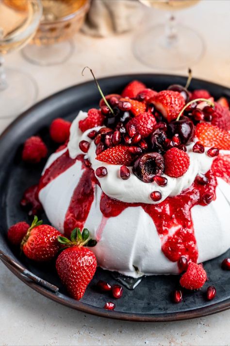 Get a sweet taste of summer with @leisurefanclub's Easy Pavlova with Red Berries & Whipped Cream! 🍓 Fancy and customizable, this is one to save for later. Easy Pavlova, Cured Egg, Perfect Dinner Party, Strawberry Compote, Berry Compote, Raspberry Cheesecake, Homemade Whipped Cream, Fresh Strawberries, Fresh Berries