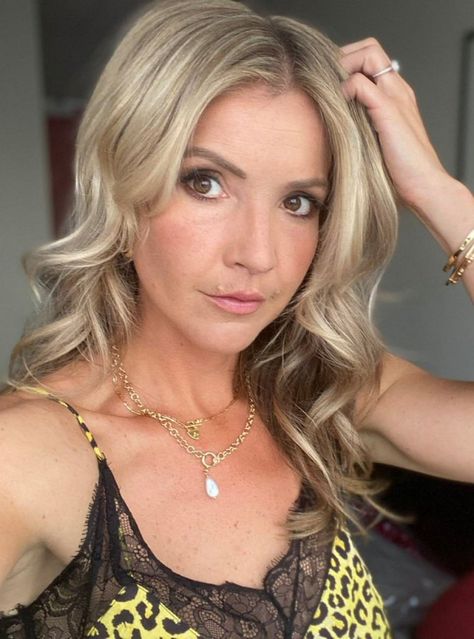 Helen Skelton, Busty Fashion, Beautiful Women Over 40, Celebrities, Hair, Beauty