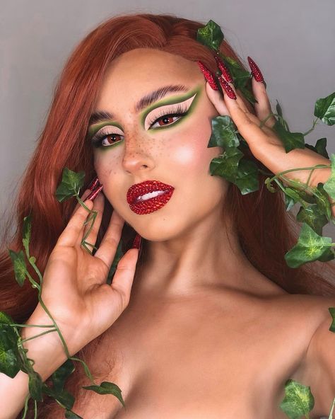 Poison Ivy Costume Diy, Diy Carnaval, Poison Ivy Makeup, Poison Ivy Halloween Costume, Ivy Costume, Poison Ivy Cosplay, Poison Ivy Costumes, Hot Halloween Outfits, Halloween Coustumes