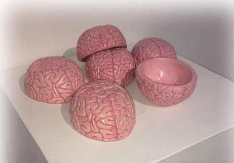 Brain Pottery, Zombie Style, Sculpture Art Clay, Clay Diy Projects, Tanah Liat, Keramik Design, Pottery Crafts, Ceramics Pottery Art, Clay Art Projects