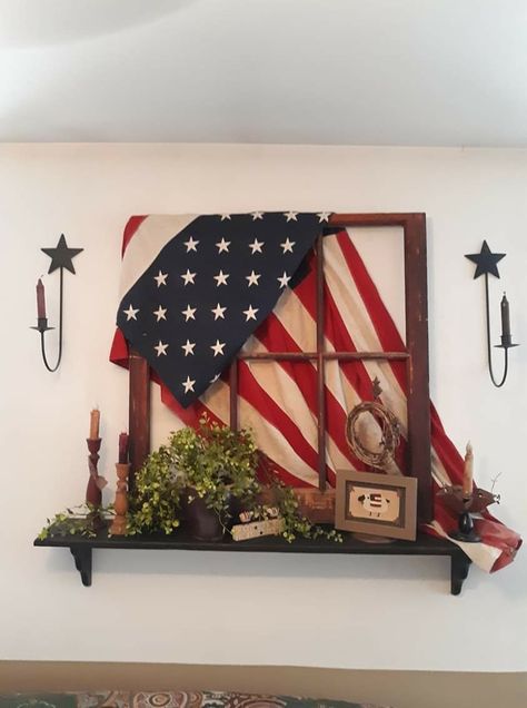 Old American Flag Ideas, Decorating With American Flags, American Flag Display Ideas, Memorial Day Window Display, Americana Office Decor, Vintage Flag Decor, Rustic 4th Of July Decor, Patriotic Bedroom Ideas, Americana Decor Farmhouse Style