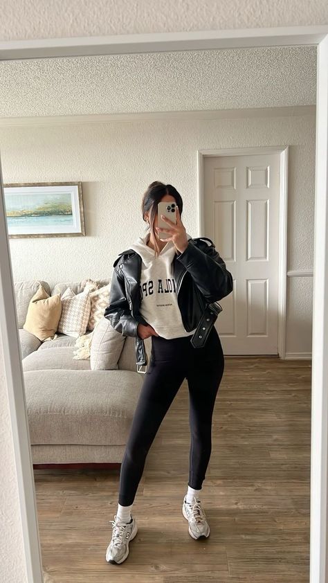 Leggings With Leather Jacket Outfit, Adidas Samba Outfit Inspo Women, Leggings Jacket Outfit, New Balance 530 Outfit Leggings, New Balance 452 Outfit Women, Outfits With White Trainers, White Sneakers Outfit Women Casual, White New Balance Shoes Outfit, Outfit New Balance 530 White