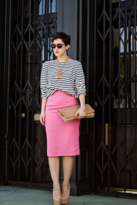 Girly Tops, Modest Women, Pink Pencil Skirt, Pencil Skirt Outfits, Casual Chique, Fashionista Style, Cooler Look, Pencil Skirts, Business Outfit