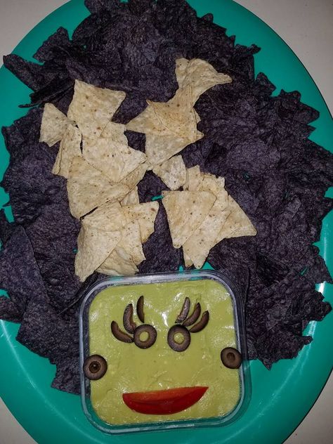 Hotel Transylvania Inspired Snack and Party Ideas Hotel Transylvania Movie Night, Halloween Movie Night Party, Healthy Pancakes Easy, Hotel Transylvania Birthday, Hotel Transylvania Party, Transylvania Movie, Food Ideas Easy, Hotel Transylvania Movie, Love Hotel