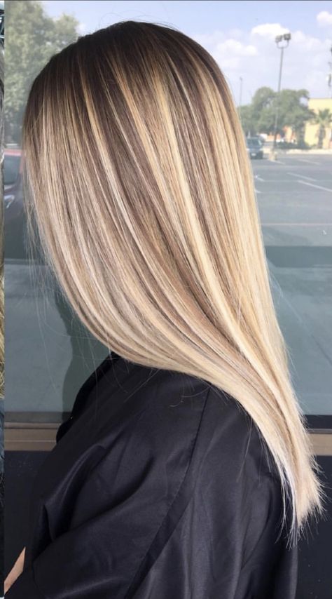 @texasbalayage 😍 Honey Blonde Hair With Brown Roots, Highlights From The Roots, Blonde Hair With Darker Roots, Natural Blonde Highlights On Blonde Hair, Blond Hair Dark Roots, Scandi Hairline, Blonde Hair With Brown Roots, Fine Highlights, Dirty Blonde Hair With Highlights