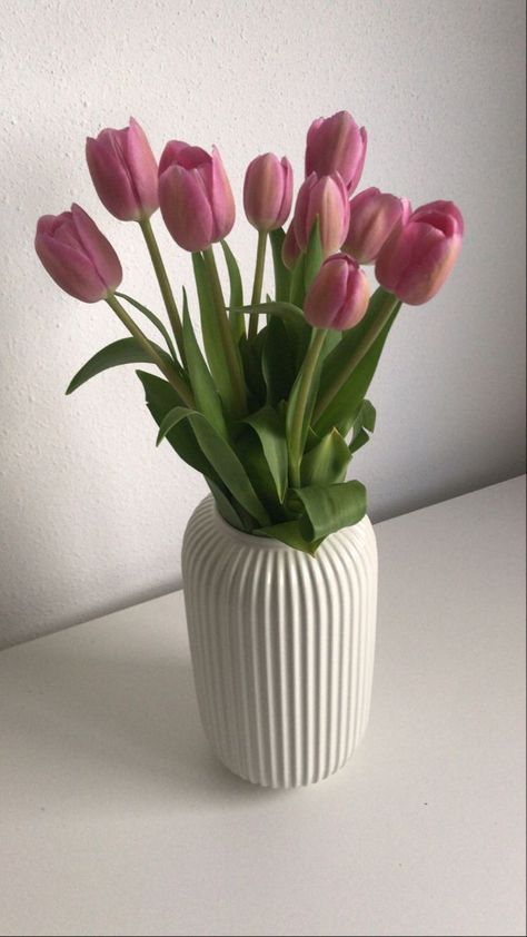 Flower Screensaver, Soft Pink Theme, Tulips In Vase, Flowers Bouquet Gift, Nothing But Flowers, Flower Therapy, Beautiful Bouquet Of Flowers, Pink Tulips, Fake Plants