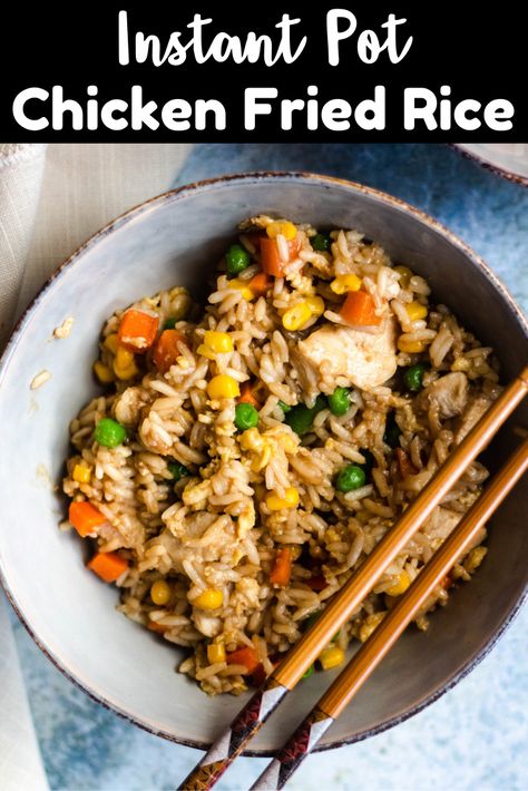 This Instant Pot Chicken Fried rice is easy and amazing! It tastes just like takeout fried rice and is simpler than even picking up the phone to order Chinese. And it cooks in 4 minutes! Instant Pot Chicken Fried Rice, Takeout Fried Rice, Easy Chicken Fried Rice, Chicken Fried Rice Recipe, Quick Breakfast Recipes, Instant Pot Recipes Chicken, Health Dinner, Chicken Fried Rice, Instant Recipes