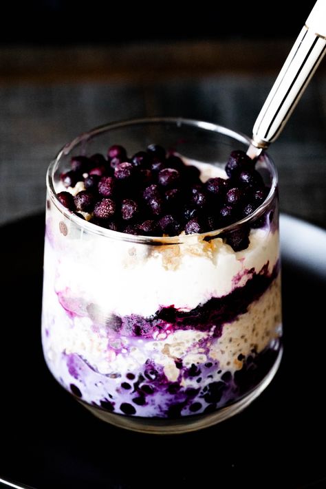 Camping Overnight Oats, Blueberry Cheesecake Overnight Oats, Cold Oats, Overnight Oats With Yogurt, Blueberry Overnight Oats, Protein Overnight Oats, Easy Overnight Oats, Oat Cereal, Balanced Breakfast