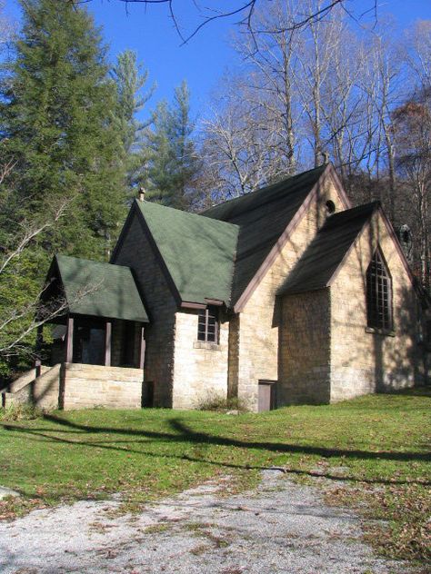 Pine Mountain Settlement School Chapel, Harlan, KY (1922-24) Designed by Mary Rockwell Hook. Constructed in the shape of a cross and built from one large sandstone boulder. Historic Holtkamp Pipe Organ installed in 1930’s. Acoustics here are amazing. Harlan Kentucky, School Chapel, Harlan County, Pipe Organ, Pine Mountain, Alpha Sigma, My Old Kentucky Home, Appalachian Mountains, Blue Moon