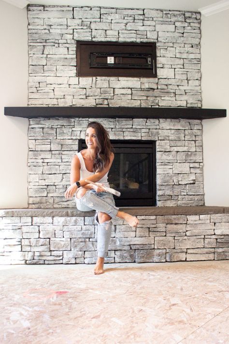 White Wash Rock Wall, Diy Stacked Stone Fireplace, White Washed Fireplace Stone, Whitewashing Stone Fireplace, Fireplace Makeover Stone, White Wash Stone Fireplace, White Wash Stone, Fireplaces Makeover, Stone Fireplace Tv