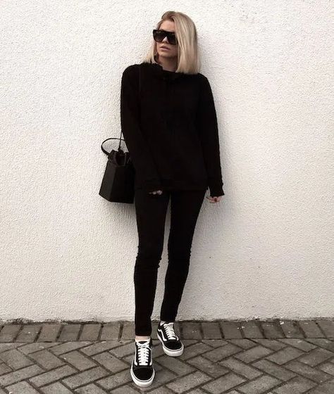 10 Different Ways To Rock Vans Sneakers All Black Vans Outfit, Black Vans Outfit, All Black Outfits For Women, All Black Vans, Casual Classy Outfits, Black And White Outfit, Winter Outfits For School, Vans Outfit, Black Vans