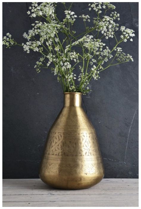 Modern Flower Vase, Vase Ideas, Vintage Brass Decor, Vase Tall, Mad About The House, Brass Pot, Sala Grande, Midas Touch, Ethnic Home Decor