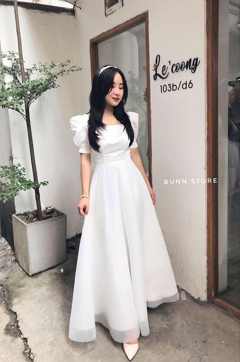 Wedding Frock Designs, Stylish Gowns, Confirmation Dresses, Wedding Frocks, Fancam Kpop, Girls Dress Outfits, Dresses Princess, Gaun Fashion, Modest Dresses Casual