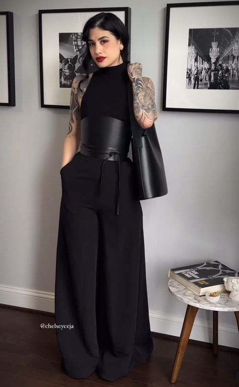 Classy Gothic Outfits For Women, Black Outfits Edgy Street Styles, Classy Punk Outfits, Emo Business Casual, Goth Business Outfits, Classy Goth Aesthetic, Chelsey Ceja, Classy Goth Outfits, Goth Teacher