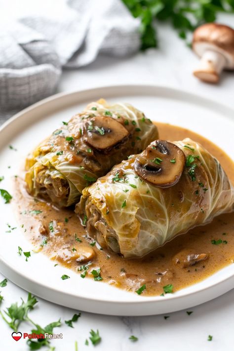 Gołąbki with Mushroom Sauce are Polish cabbage rolls filled with a savory mix of meat and rice, cooked in a rich mushroom sauce. A comforting dish that's great for family meals or special occasions. Lazy Pierogi, Polish Cabbage Rolls, Kielbasa Cabbage, Polish Cabbage, Polish Stuffed Cabbage, Pierogi Dough, Crispy Potato Pancakes, Polish Dishes, Polish Pierogi