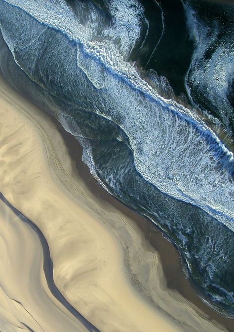 https://flic.kr/p/7dw6q | 20041217   Sossusvlei Flight, Namibia Inka Williams, Foto Macro, Foto Inspiration, Birds Eye View, Drone Photography, Sand Dunes, Aerial Photography, Birds Eye, The Sand