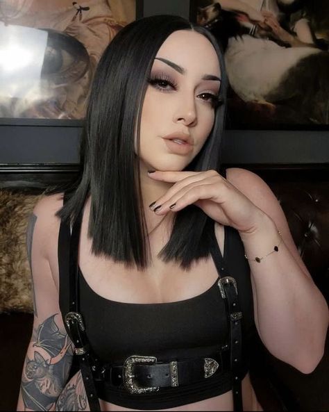 Goth Pinup Makeup, Sarah Deluxe, Big Eyeliner Goth, Cute Goth Hairstyles, Soft Gothic Makeup, Business Goth, Kat Von D Style, Goth Hairstyles, Black Hair Makeup