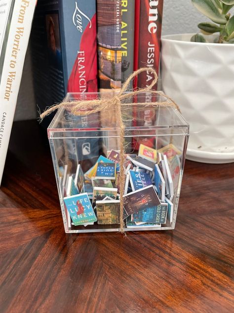 CUSTOM MINI BOOK Box: Mini Book Cube Book Gift Book Trinket - Etsy Australia Mini Books Diy, Mini Bookshelf, List Of Books, Book Gift, Custom Book, Mini Book, Miniature Books, Mini Things, Book Template