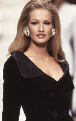 Estilo Ivy League, Karen Mulder, Estilo Ivy, Models 90s, 90s Runway Fashion, Runway Fashion Couture, 90s Supermodels, 80s And 90s Fashion, 90s Models