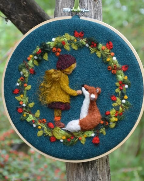 Waldorf Wool Crafts, Needle Felt Painting, Felt Art Embroidery, Needle Felting Pictures, Waldorf Preschool, Waldorf Painting, Felting Pictures, Painting With Wool, Felted Pictures