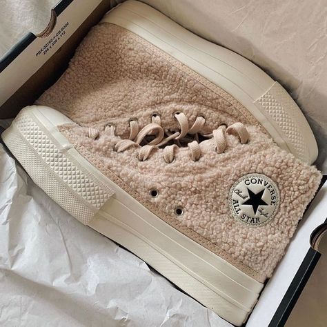 Winter Converse Shoes, Winter Converse, Converse Winter, Hype Shoes, Shoe Inspo, Aesthetic Shoes, Cool Street Fashion, Dream Shoes, Winter Shoes