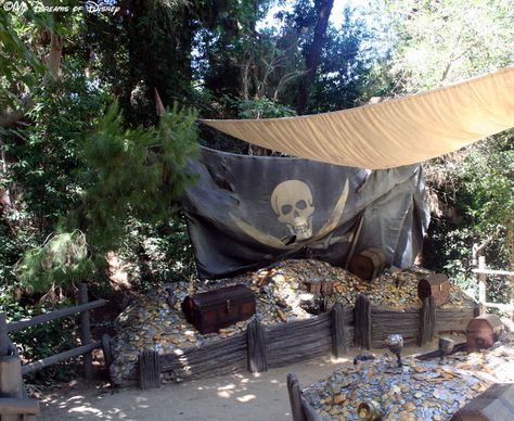 The Pirate's Lair is part of Tom Sawyer Island, a fun place for kids to play! Pirates Birthday Party Ideas Decoration, Outdoor Pirate Decor, Pirates Halloween Decorations, Pirate Halloween Decor, Pirates Of The Caribbean Halloween Decor, Pirate Ship Halloween Yard, Pirates Decorations, Pirate Garden, Pirate Display