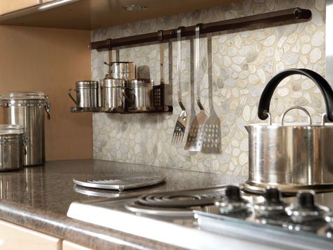 Kitchen Backsplash Pebble, Pebble Kitchen Backsplash, Pebble Backsplash Kitchen, Backsplash Laundry Room, Kitchen Backsplash Ideas Brown Cabinets, Pebble Backsplash, Modern Oak Kitchen, Kitchen Backslash, Pine Point