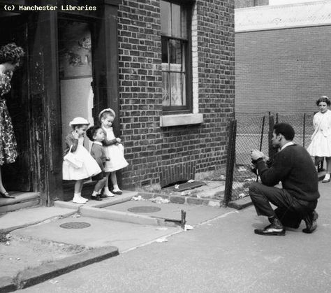 Children and photographer, Embden Street, Hulme, 1962 by mcrarchives, via Flickr Helen Levitt, Marc Riboud, Eugene Smith, Vintage Foto's, Edward Steichen, Vintage Parisian, Photography History, Walker Evans, Henri Cartier Bresson