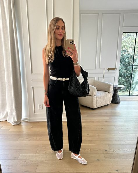 Summer Black Jeans Outfit, Black Jeans Summer Outfit, White Flats Outfit, Black Flats Outfit, Black Jeans Summer, Jeans Summer Outfit, Outfit Black Jeans, Barrel Leg Jeans, Jeans Outfit For Work