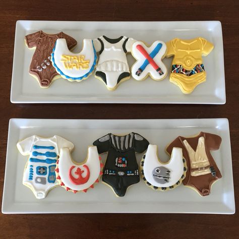 Cookies I made for a Star Wars baby shower. Baby Shower Cookies For Boy, Star Wars Onsies, Baby Jedi, Boy Baby Shower Food, Star Wars Onesie, Boy Party Decorations, Star Wars Cookies, Star Wars Baby Shower, Bebe Shower