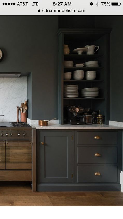 Mixing flat front with shaker cabinets Серая Кухня, Interior Dapur, Dark Grey Kitchen, Interior Design Minimalist, Devol Kitchens, Kabinet Dapur, Gray Cabinets, Dark Kitchen, Open Kitchen Shelves