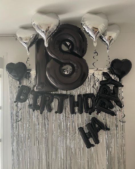 Black And White Party Theme Birthday, Black Party Theme Birthday Ideas, Black And Silver Bday Decor, Birthday Party Ideas Black And White, Birthday Party Black And Silver, 18th Birthday Black Theme, Silver And Black Birthday Party, Black And White Party Decorations Ideas, 18th Birthday Party Ideas Black