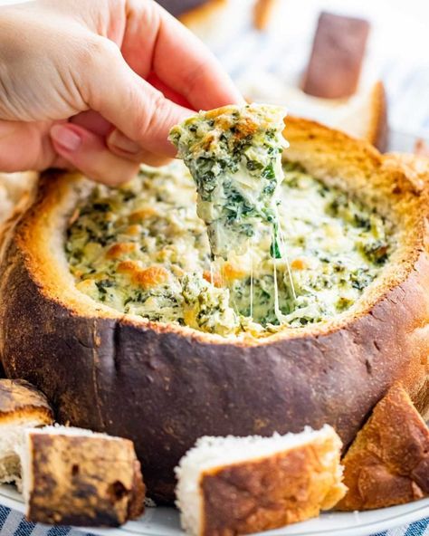 Artichoke Dip Bread, Dip Bread Bowl, Spinach Dip Bread Bowl, Pub Snacks, Bread Bowl Dip, Hors Devours, Superbowl Food, Spinach And Artichoke Dip, Jo Cooks