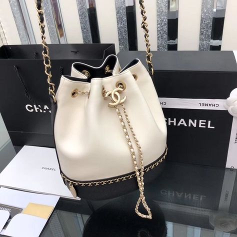 Designer Bucket Bag, Chanel Bucket Bags, Chanel Bucket Bag, Tas Gucci, Tas Lv, Tas Chanel, Sac Michael Kors, Chanel 2019, Beg Tangan