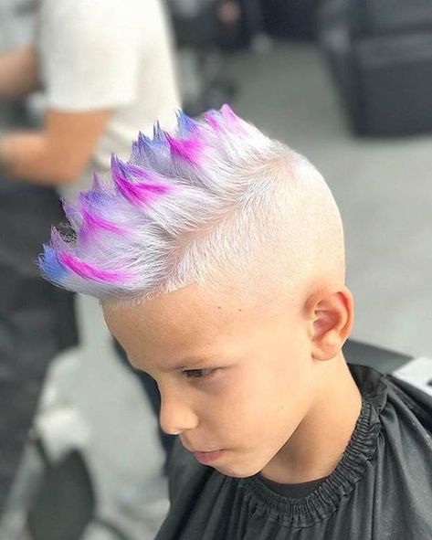 21 Appealing Mohawk Hairstyles for Your Little Boys Bands Hairstyles, Hairstyles Buns, Boys Fade Haircut, Boys Colored Hair, Hairstyles Simple, Mens Hair Colour, Boy Haircuts, Latest Hair Color, Mohawks