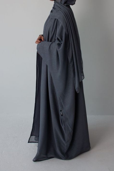 The color is very nice I order XXL and the highlights is exactly fit but the shoulder is quite wide the material is good Burkha Designs, Hijab Model, Abaya Outfit, Kaftan Abaya, Chiffon Hijab, Open Abaya, Hijab Trends, Abaya Designs, Next Clothes