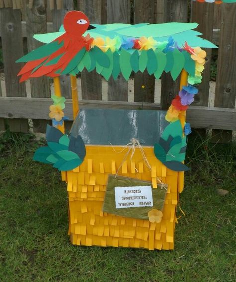 Mini sweetie tiki bar - made from one cardboard box and lots of coloured card and paper Cardboard Tiki, Diy Tiki Bar, Backyard Bar, Hawaiian Luau, Luau Party, Tiki Bar, Imaginative Play, Cardboard Box, Kraft Paper