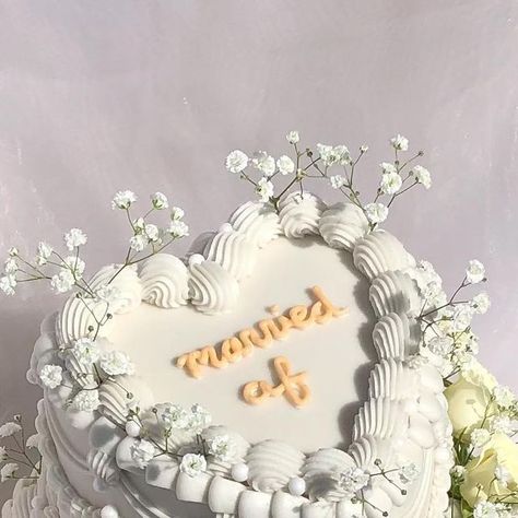 Wedding Cake Married Af, Married Af Wedding Cake, Married Af Cake, Heart Cake With Flowers, White Wedding Cakes Simple, Just Married Cake, Wedding Cakes One Tier, Retro Wedding Cakes, Heart Shaped Wedding Cakes