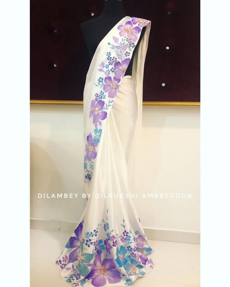 Hand Painted Sarees Floral, Sari Painting, Dream Paintings, Plane Saree, Flower Painting Videos, Clothes Painting, Saree Borders, Cloth Painting, Saree Painting Designs