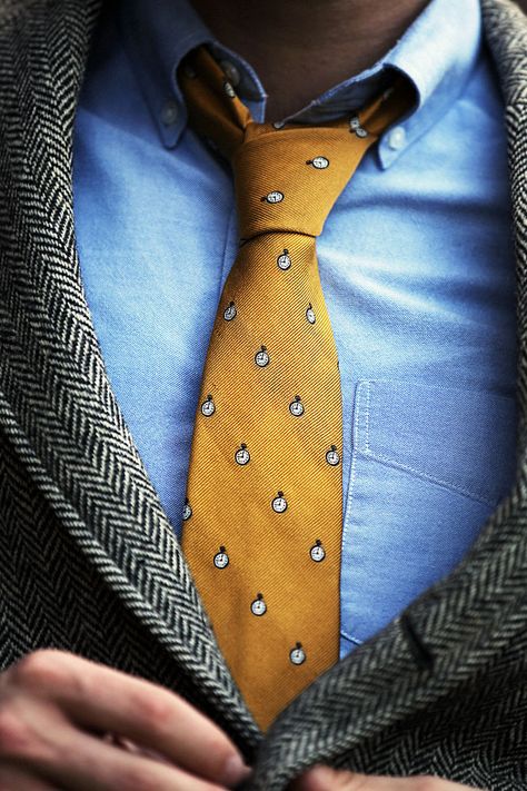 tweed blazer, vintage Brooks Brothers tie, and blue J. Crew oxford Yellow Tie Outfit Men, Tweed Run, Tie Outfit, Gold Tie, Yellow Tie, Best Mens Fashion, Suit Style, Harris Tweed, Gentleman Style