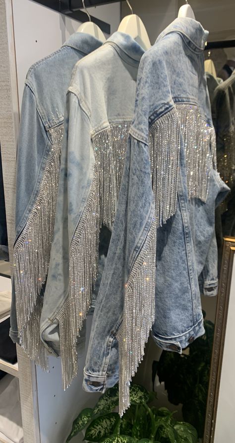 Mode Country, Trajes Country, Idee Cricut, Fest Outfits, Taylor Swift Tour Outfits, Mode Kimono, Denim And Diamonds, Looks Country, Country Concert Outfit