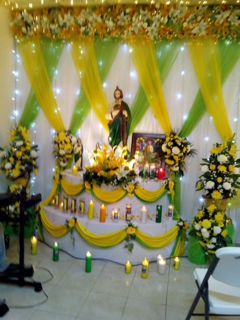 12 Ideas De Altares Santísimo | Decoraciones Del Altar De Romantic Dinner Decoration, Church Altar Decorations, Altar Ideas, Altar Design, Wedding Hall Decorations, Fleurs Diy, Church Flower Arrangements, Arch Decoration, Arch Decoration Wedding