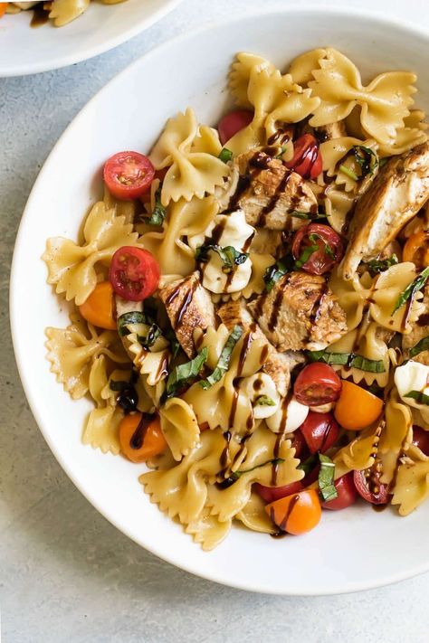 Caprese Chicken Pasta is a quick 30 minute recipe loaded with fresh flavors. Pasta tossed with chicken, tomatoes, mozzarella, and basil - it's delicious! Recipes With Balsamic Glaze, Balsamic Chicken Pasta, Balsamic Pasta, Skinless Chicken Breast Recipes, Balsamic Glaze Recipes, Summer Pasta Dishes, Balsamic Glazed Chicken, Tomatoes Mozzarella, Flavorful Dinner