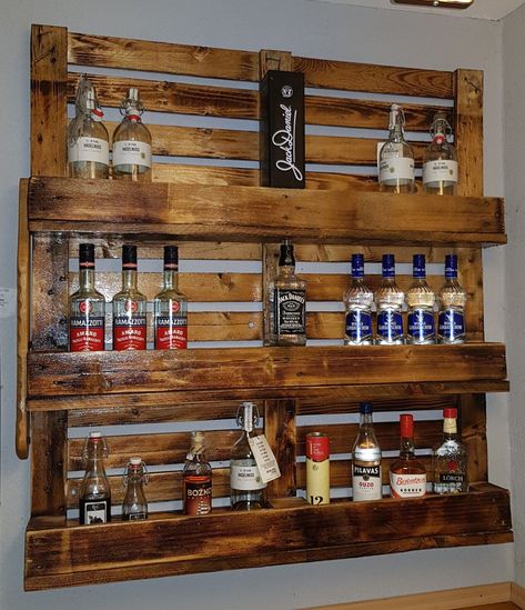 PalettenregalKellerbarPalettenmöbel Bar Pallet, Man Cave Design, Budget Interior Design, Diy Home Bar, Pallet Bar, Home Bar Design, Man Cave Basement, Man Cave Home Bar, Home Bar Designs