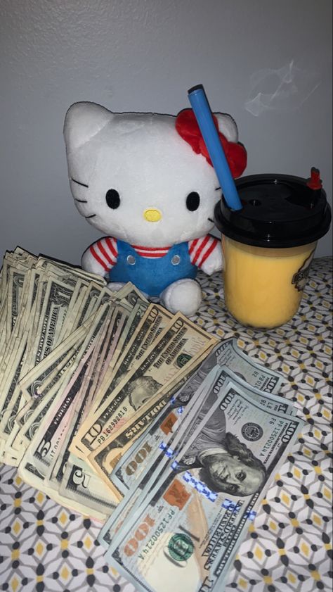 Goofy Sanrio, Hello Kitty With Money, Fye Wallpapers Iphone, Hello Kitty Money, Fire Pfp, Kitty Background, Plain Wallpaper Iphone, Kitty Clothes, Hello Kitty Images