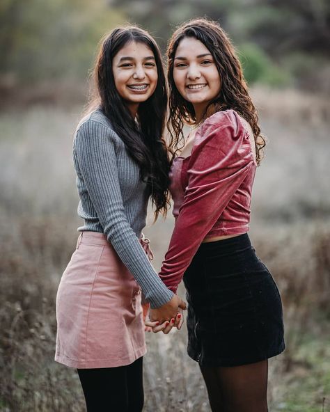 Stoker Sisters 2019 Sister Picture Poses, Sisters Photography Poses, Sibling Photography Poses, Mother Daughter Poses, Sibling Photo Shoots, Sisters Photography, Mother Daughter Photoshoot, Posing For Photos, Sisters Photoshoot Poses