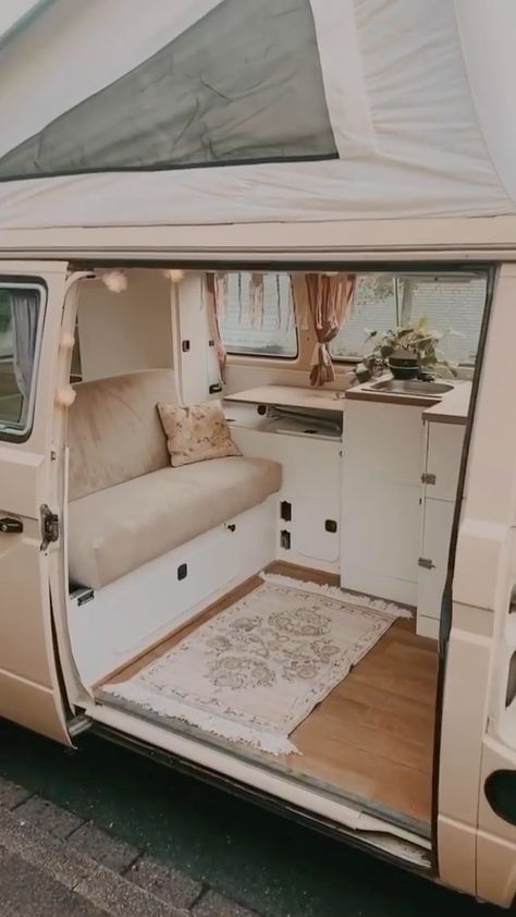 vanlifetravelhub on Instagram: How cosy is this van ✨ Who would you invite on a trip in this? 😍 DOUBLE TAP ❤️ Tag a buddy and leave a comment📝 @vanlifetravelhub 🚍 Make… Kombi Food Truck, Diy Mini Couch, Kombi Camper, Vw Bus Interior, Kangoo Camper, Minivan Camper Conversion, T3 Vw, Kombi Motorhome, Mini Couch