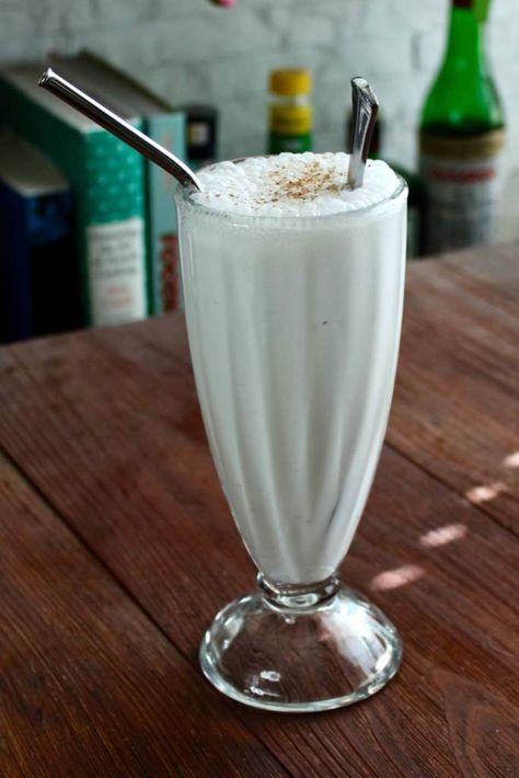 Vanilla Ice Cream Shake Vanilla Ice Cream Shake, 1800s Style, Soft Drinks Recipes, Ice Cream Soda, American Cocktails, Ice Cream Shake, Hot Cocktails, Soda Recipe, Vanilla Shake