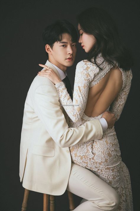 Wedding Korea, Korean Wedding Photography, Wedding Photo Studio, Wedding Photoshoot Poses, Pre Wedding Poses, Korean Wedding, Wedding Photography Tips, Wedding Couple Poses, Wedding Photos Poses