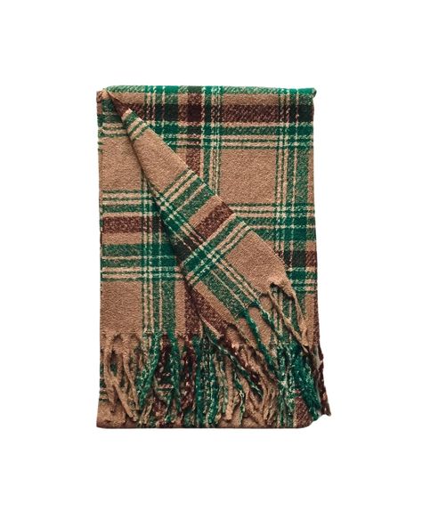 Stay cosy and stylish with our oversized tartan scarf! 🙌 This unisex favourite comes in red & green or brown & green and is made from the softest wool-viscose blend. Perfect for him, her, or anyone who loves a classic look with a twist! 🍁💚 ➡️ Free delivery included! Tap to shop now and get wrapped up for the season! 🎉 #WinterFashion #CosyStyle #UnisexScarf #AurorasArray #WarmUp #GiftReady #TartanTrend #UnisexFashion #WinterEssentials Plain Scarves, Reversible Scarf, Tartan Scarf, Beach Cover Ups, Brown And Green, Classic Brown, Lightweight Scarf, Chiffon Scarf, Silver Gifts